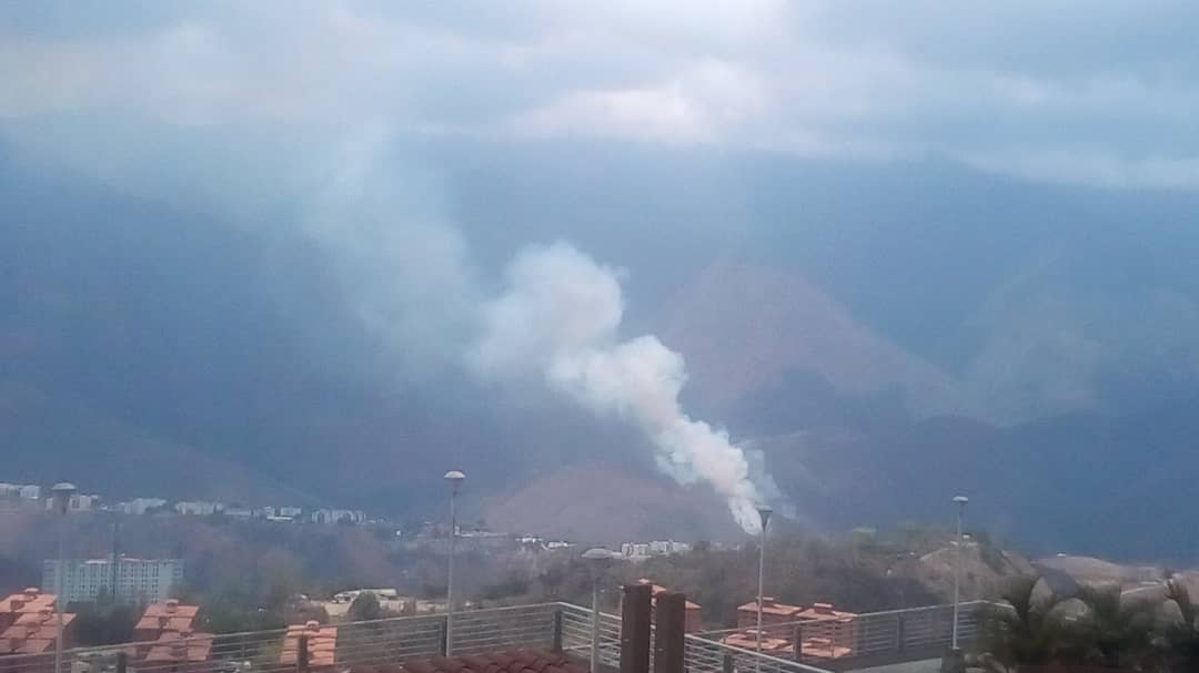 Fuerte incendio en El Ávila durante la tarde de este sábado #20Abr (Fotos)