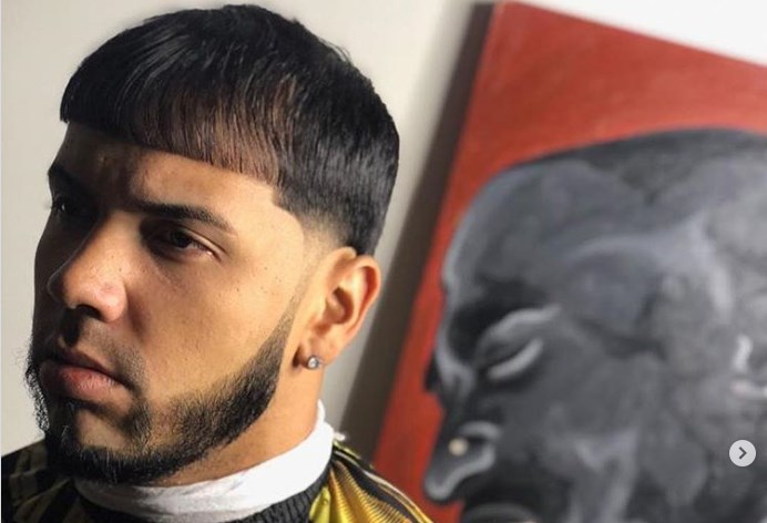 ¡Tremenda calva! Esto es lo que oculta la pollina de Anuel AA