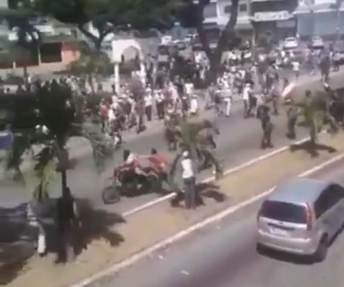 EN VIDEO: Los colectivos recibieron una dosis de su propia medicina en Yaracuy y salieron huyendo asustados