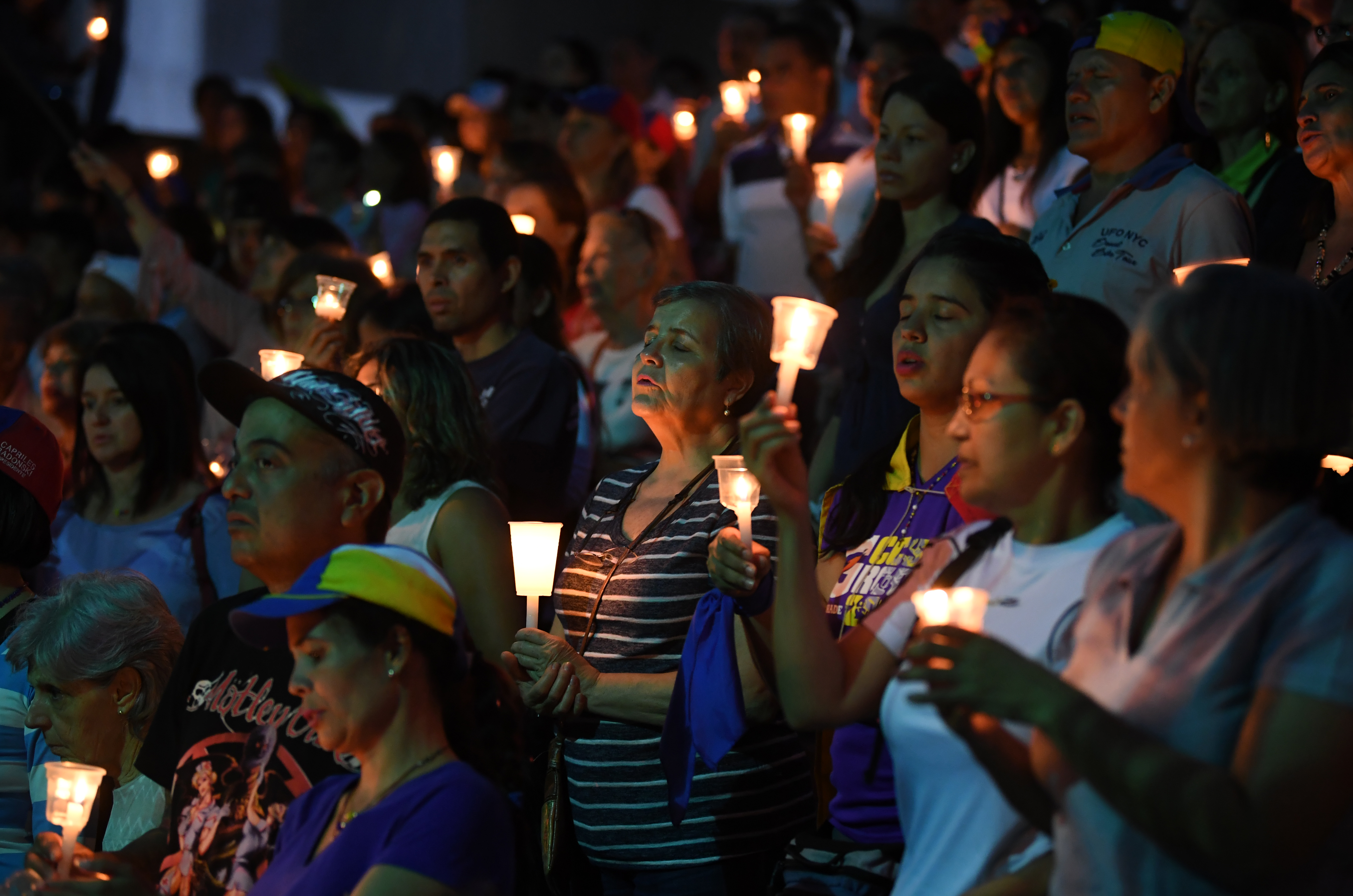 Con una vigilia caraqueños homenajearon a los caídos por la represión del régimen