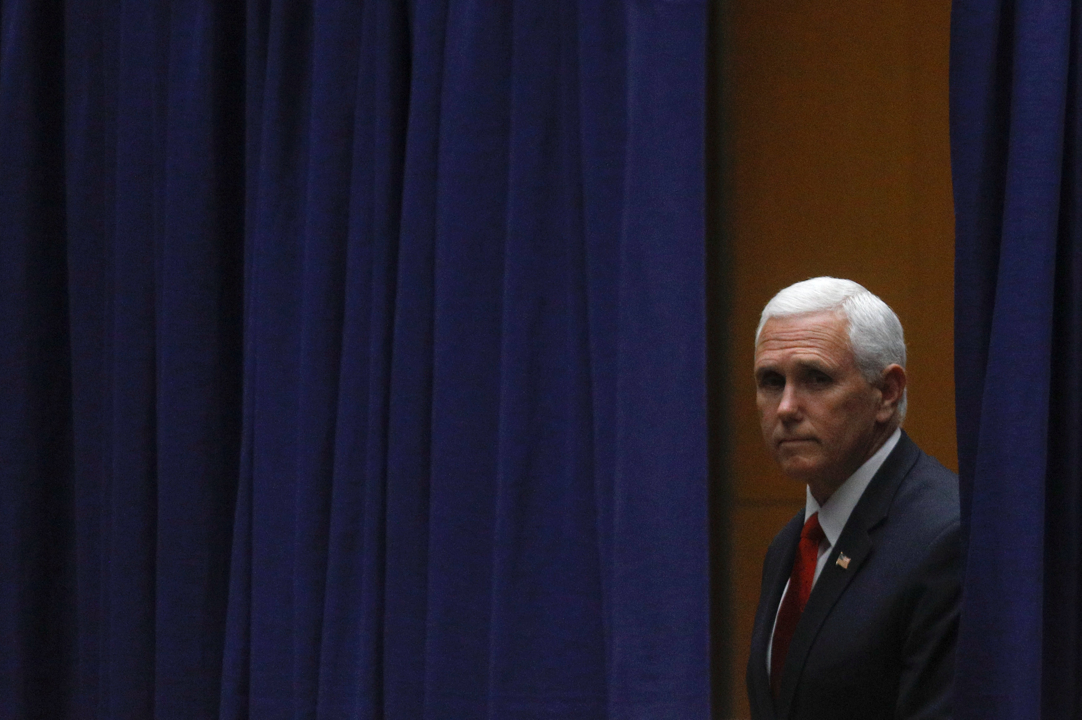 Pence reconoce que no hay suficientes test de coronavirus