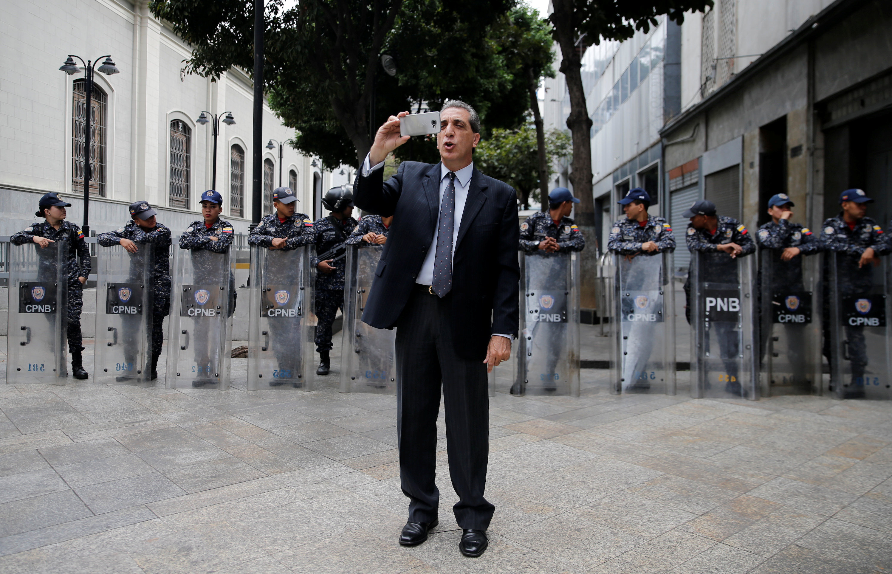 Tomado militarmente el Palacio Legislativo #14May (Fotos)