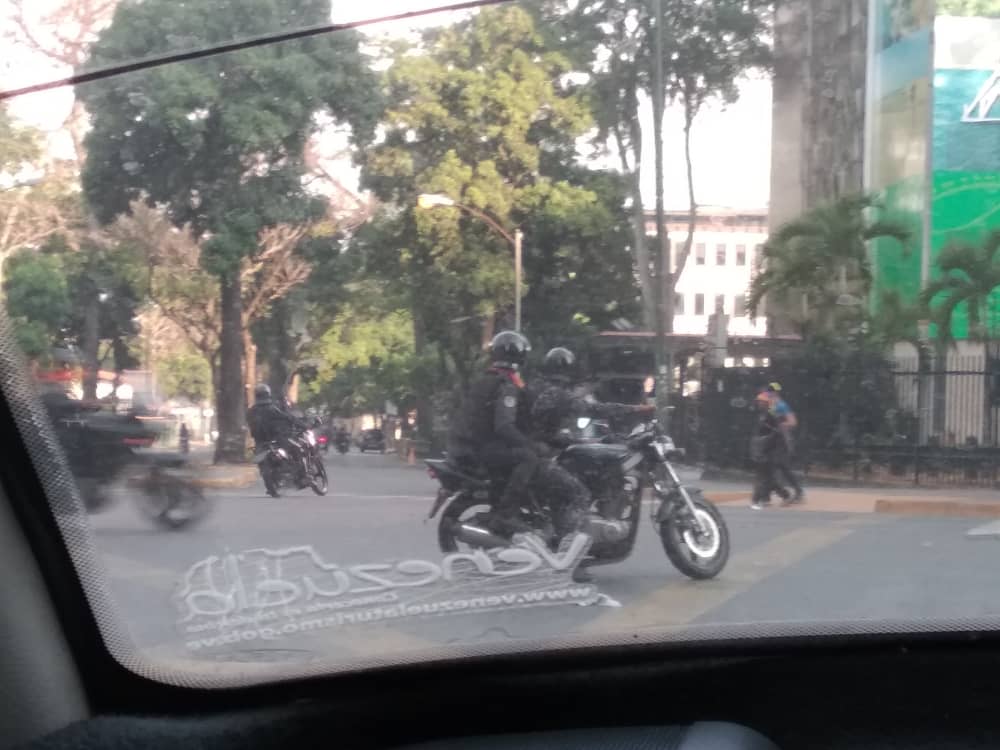 Fuerzas represoras arremeten contra manifestantes en alrededores de Los Palos Grandes (Fotos y Videos)