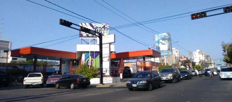 La odisea de los zulianos para echar gasolina puede durar hasta 15 horas