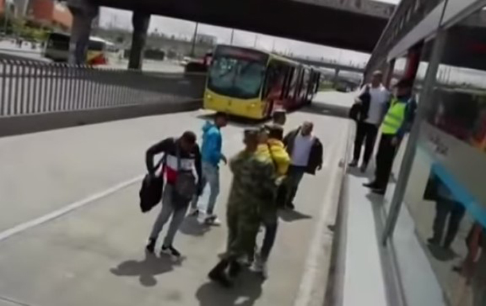 Por recibir un empujón, venezolano atacó con un cuchillo a una persona en Bogotá