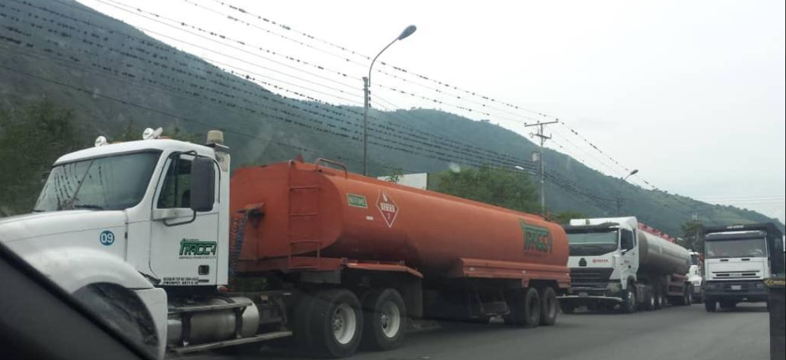 La escasez de gasolina en Mérida genera protestas sobre la ruta de las gandolas (Fotos)