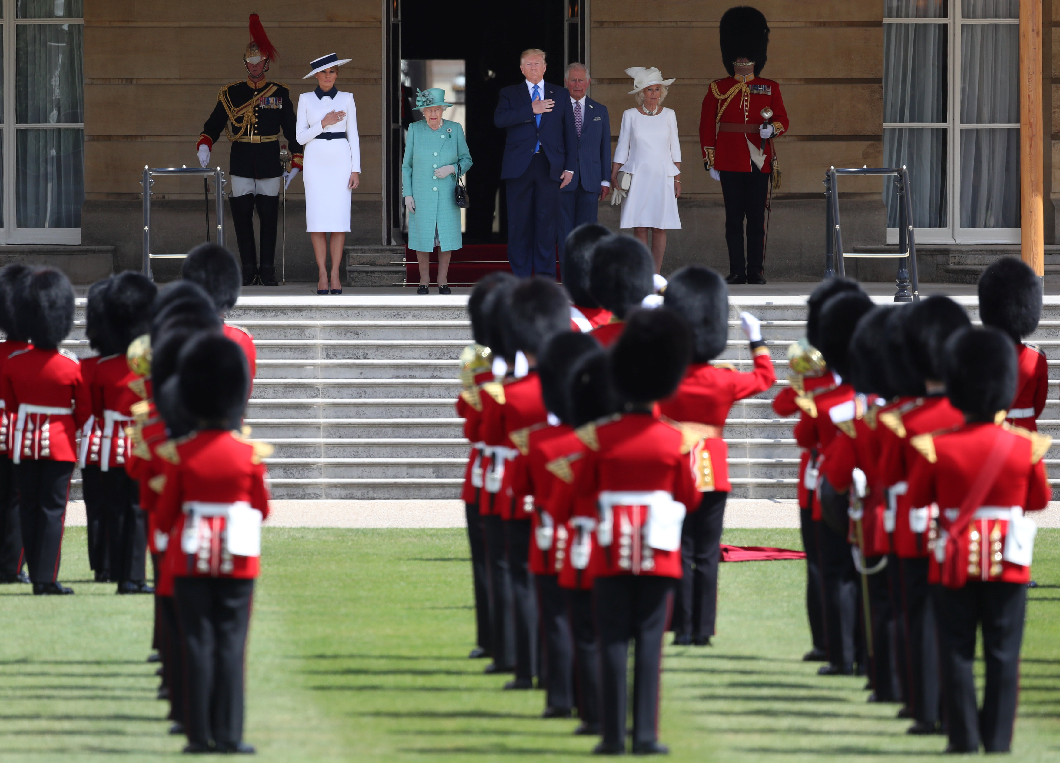 Isabel II recibe a Trump en el palacio de Buckingham