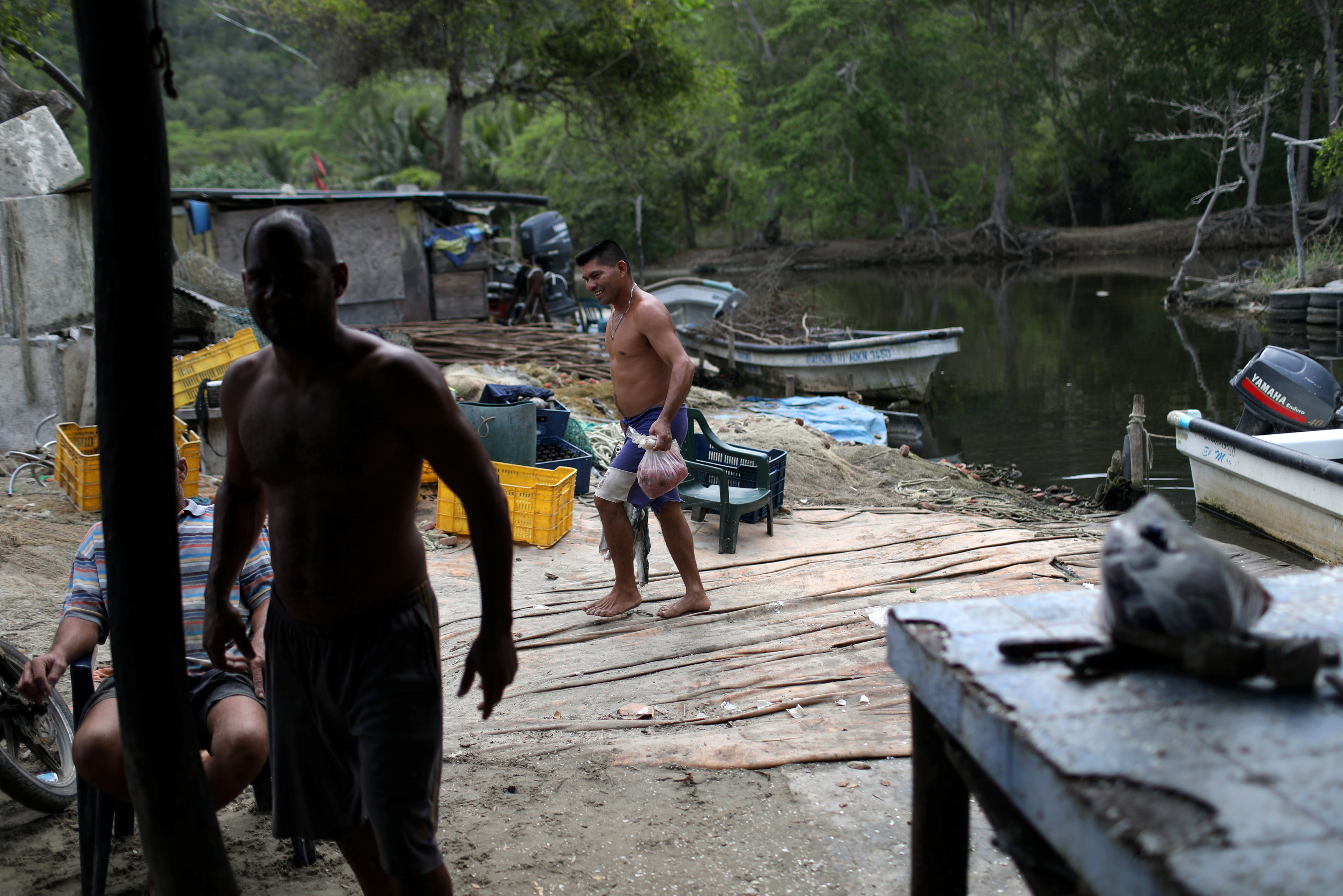 Sin luz ni teléfonos, pueblos aislados de Venezuela retroceden en el tiempo (Fotos)