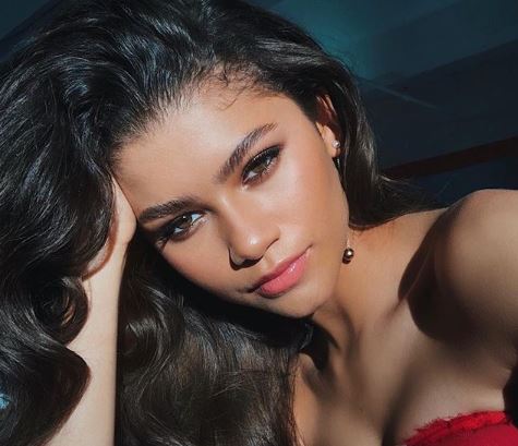 La elegancia en piernas largas, las mejores fotos de Zendaya