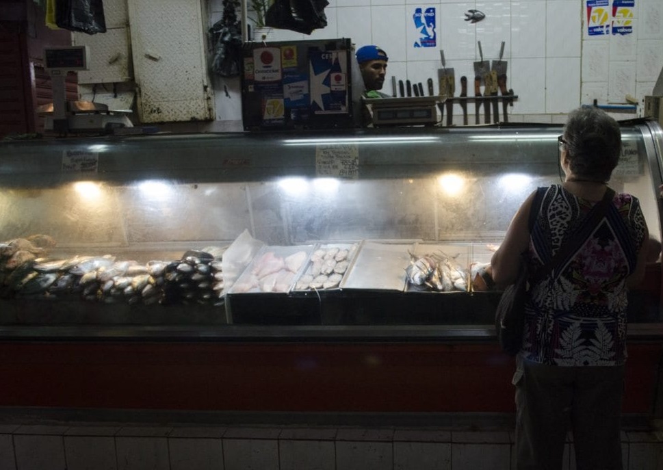 Pescaderías ya no hacen grandes pedidos para no botar mercancía