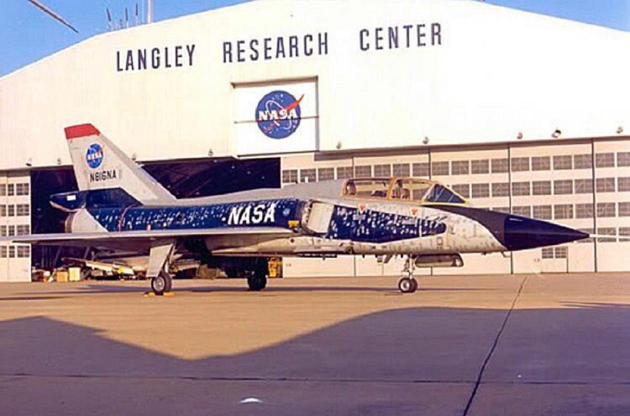 Este avión de la Nasa fue golpeado por un rayo 714 veces (Foto)