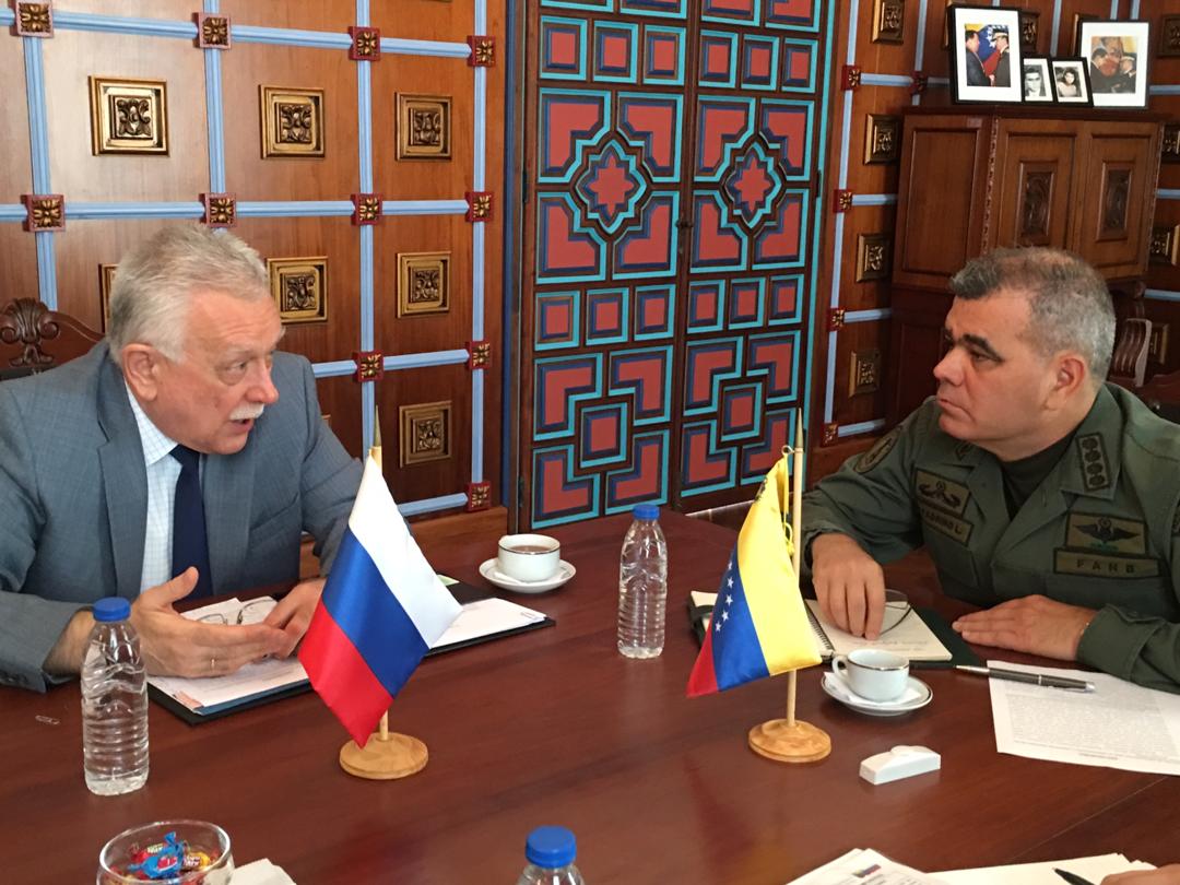 Más chatarra rusa: Padrino López y el embajador ruso en el país “consolidan” cooperación técnico-militar (Fotos)