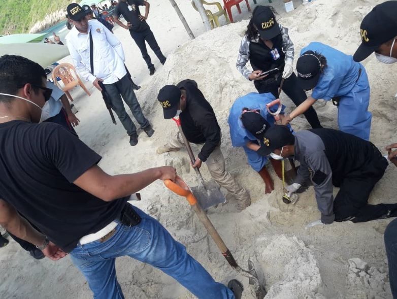 Estranguló a su mujer y la enterró en la playa de la Bahía de Cata, Aragua (FOTOS)