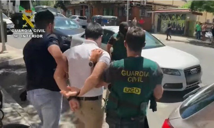 ¡Se cayó con los kilos! Capturan a ciberestafador que ganaba 300 mil euros mensuales