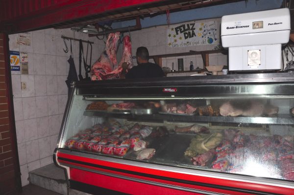 Carniceros del mercado Punta de Mulatos a punto de tirar la toalla