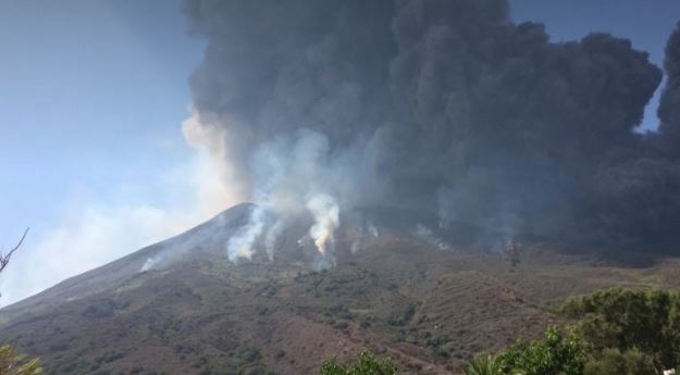 La reciente e impresionante erupción del volcán Stromboli en Sicilia (Fotos y Videos)