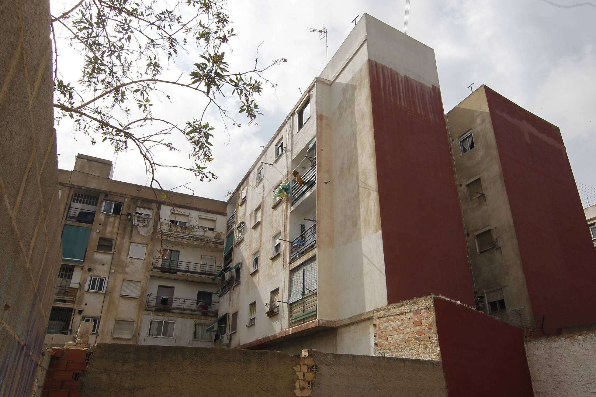 Niña se aferró al tendedero de su casa para evitar ser violada por su padre en España