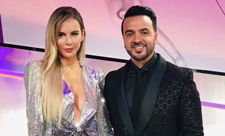 ¡Una diosa! Esposa de Luis Fonsi seduce a sus seguidores con diminuto bikini