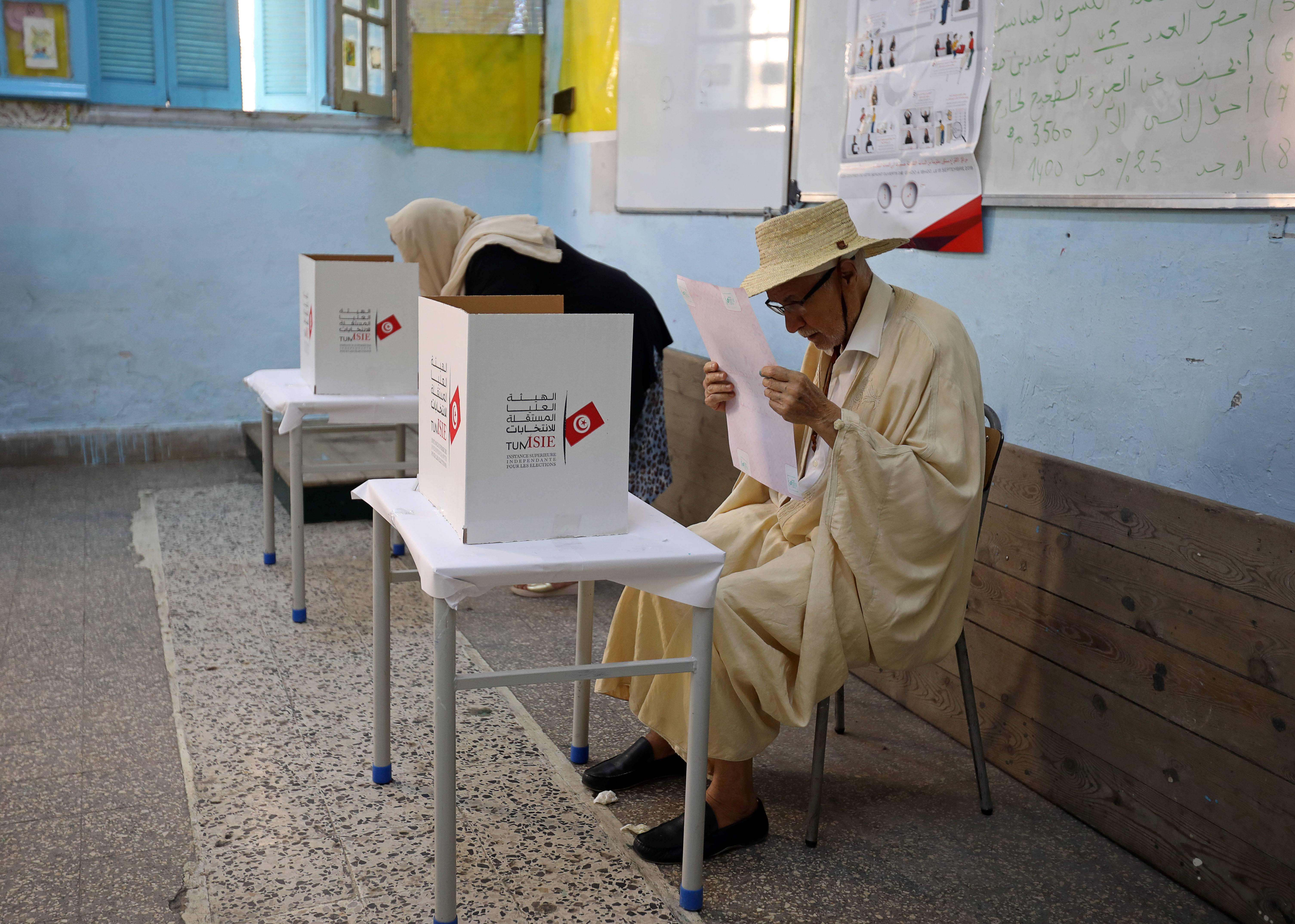 Los tunecinos acuden a las urnas para una incierta elección presidencial