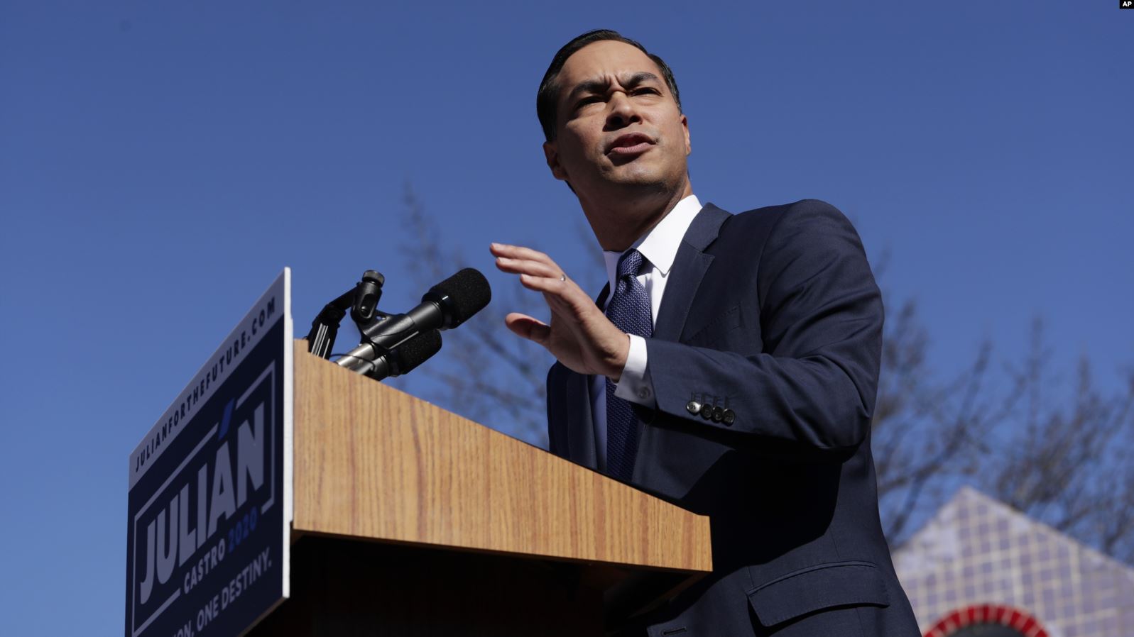 ¡Sin sanciones! La propuesta del candidato demócrata, Julián Castro, para salir de Maduro