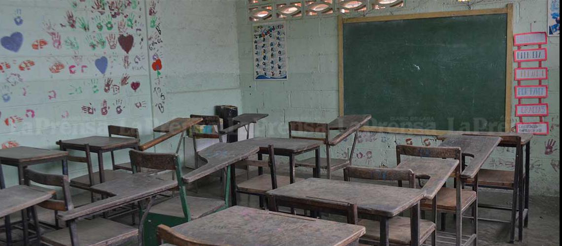 Docentes y estudiantes abandonan las aulas de clases