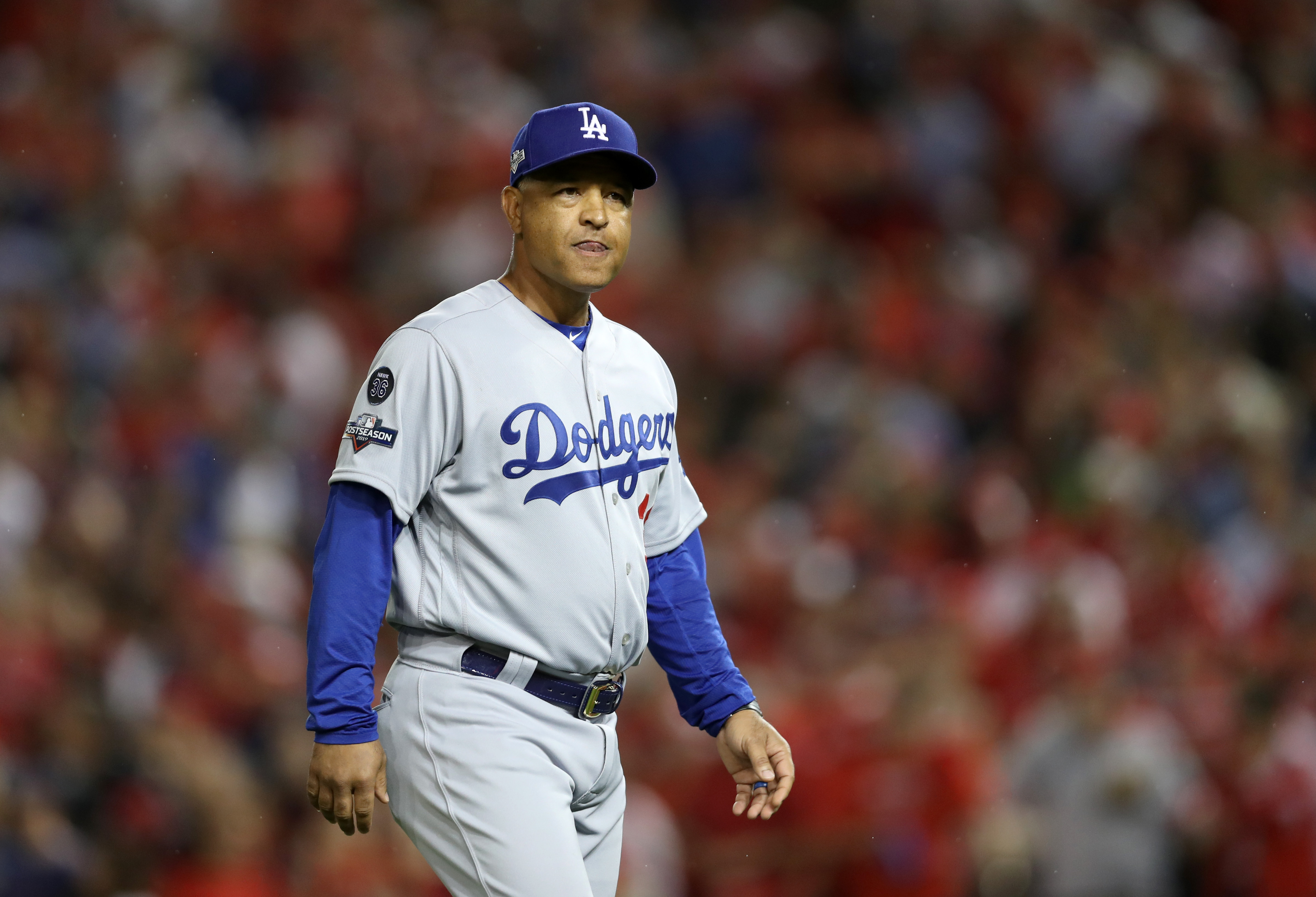 Dodgers mantendrán a Dave Roberts pese a la última decepción de la postemporada