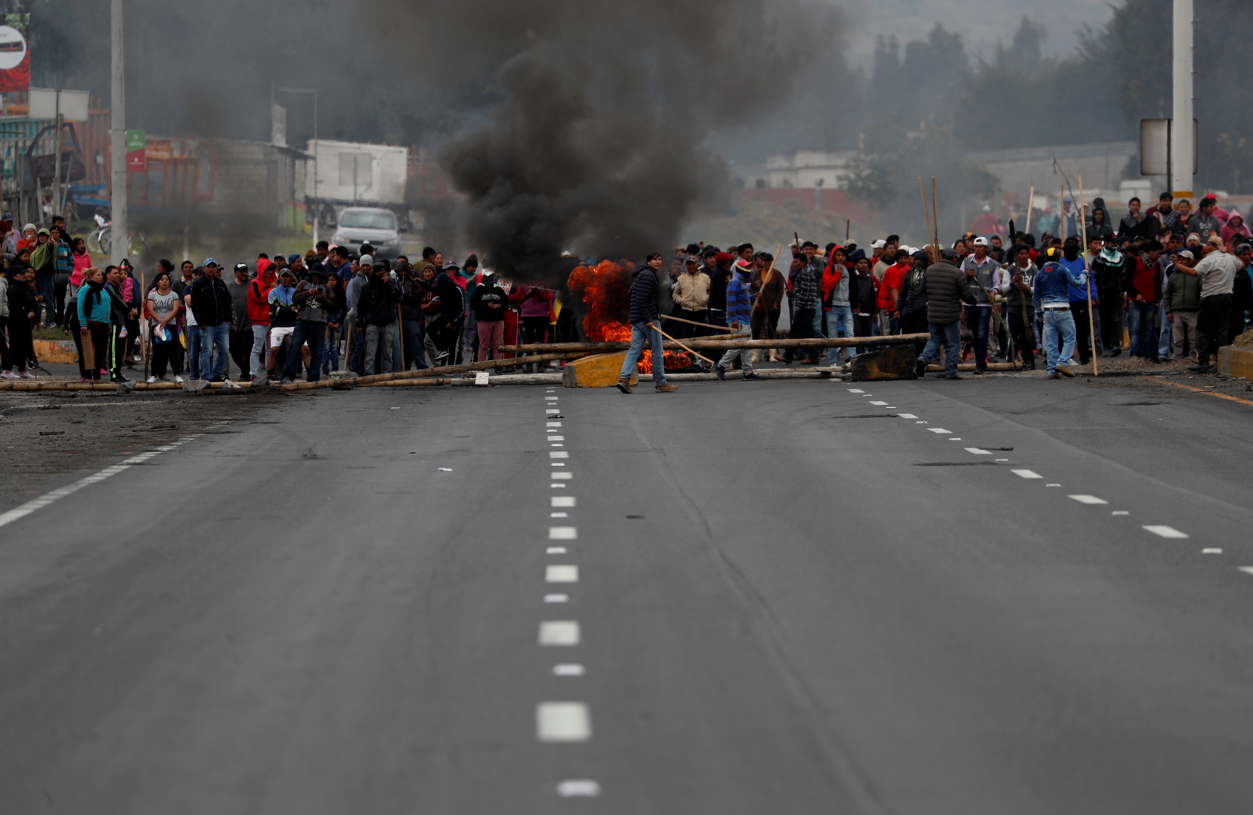 Gobierno de Ecuador inicia operativos para contener alzas de precios tras medidas en combustible