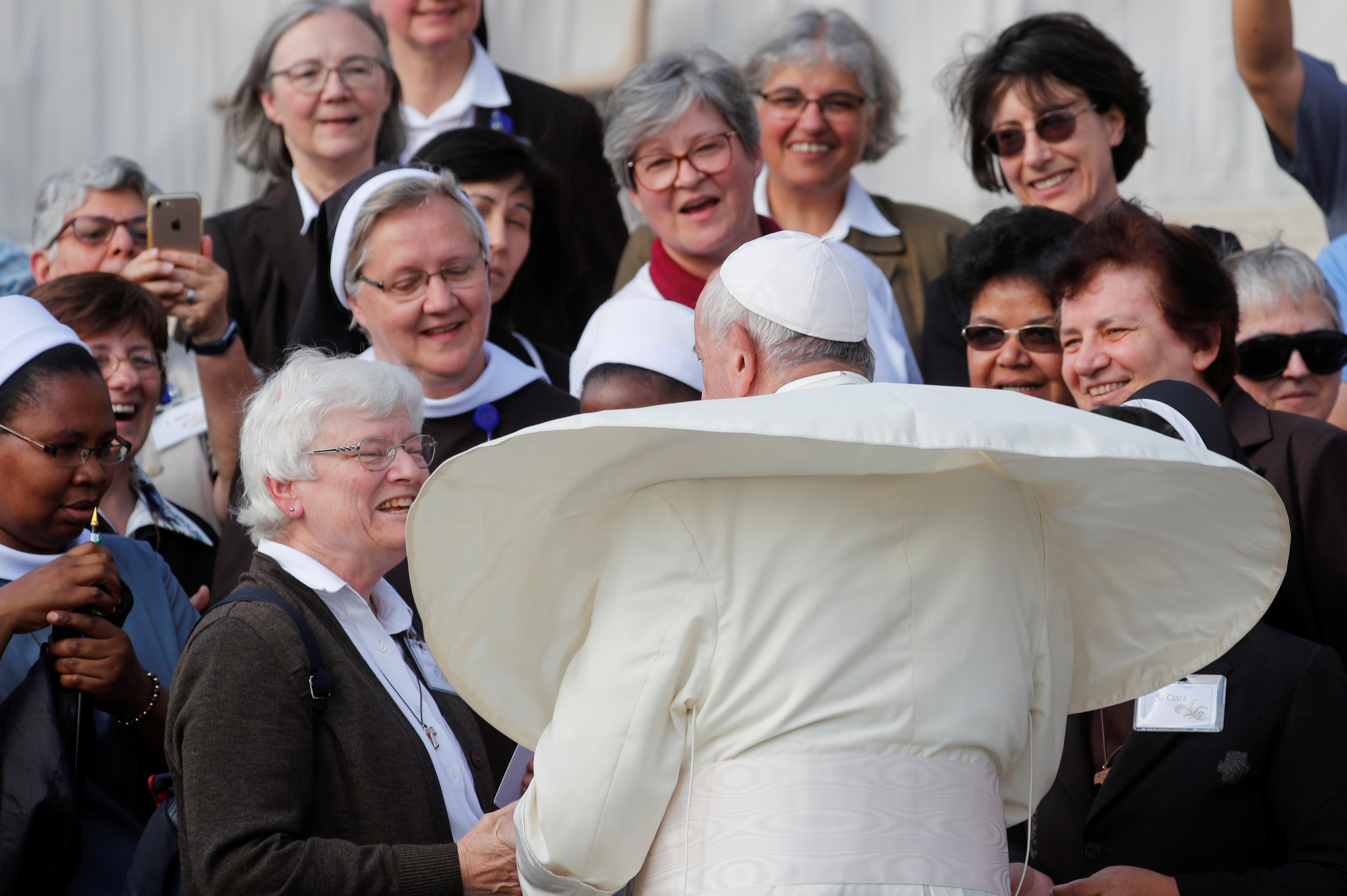 El Papa dice que lo que acumulamos y desperdiciamos es el pan de los pobres