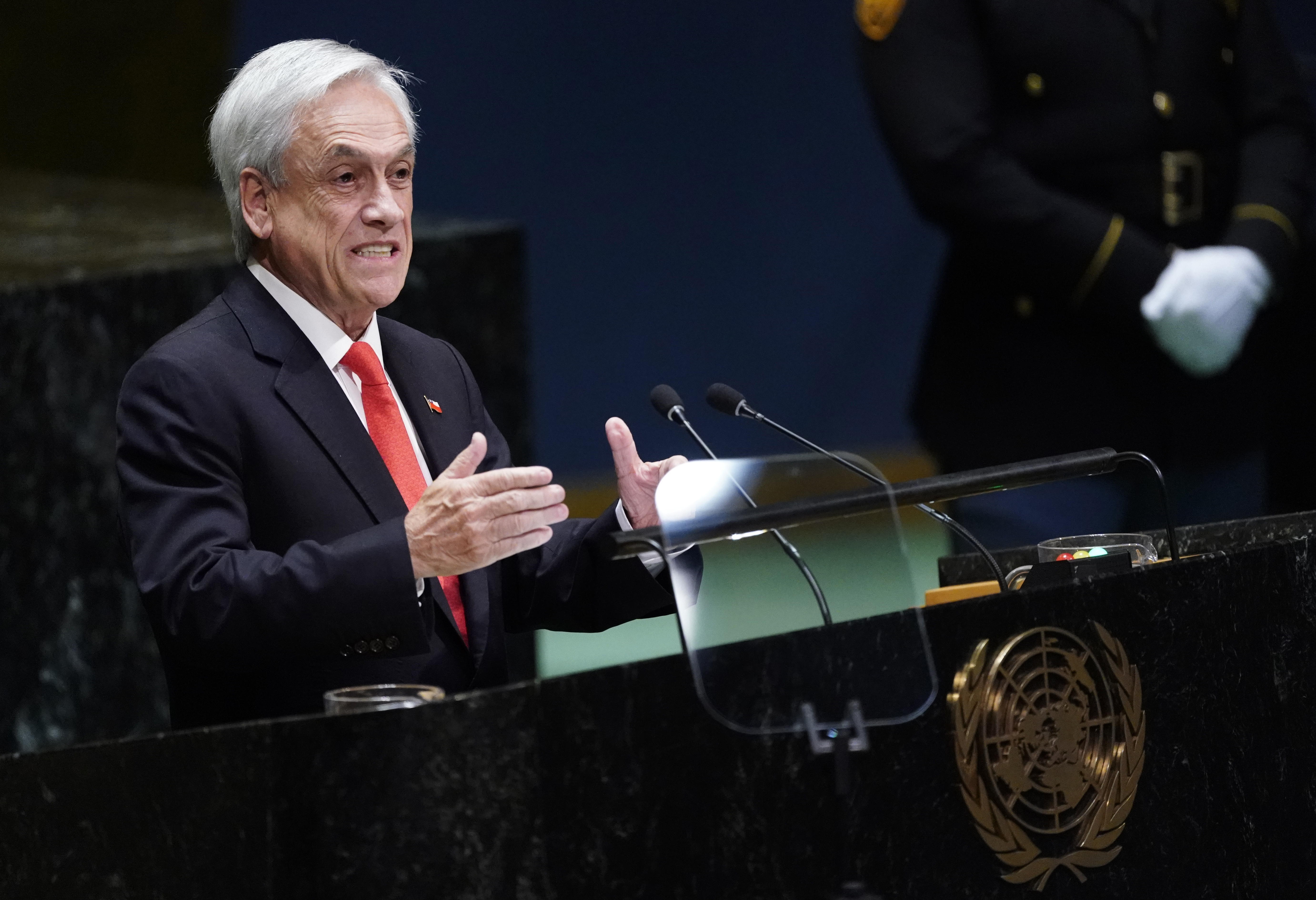 Piñera anuncia plan para terminar con toques de queda en Chile