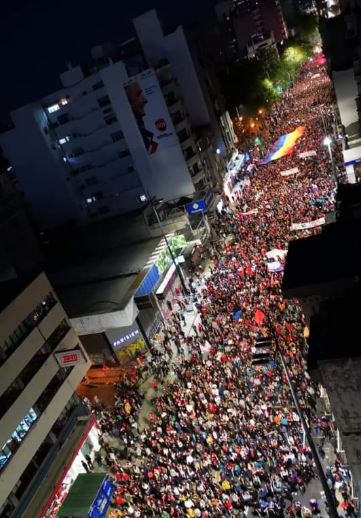 Uruguayos se levantan y gritan “No” a los militares en las calles previo al plebiscito (Video)