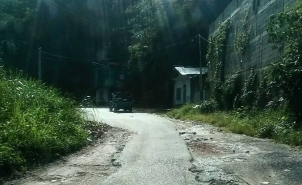 Así de descuidada y peligrosa está la carretera vieja Caracas-Charallave #26Oct (Fotos)