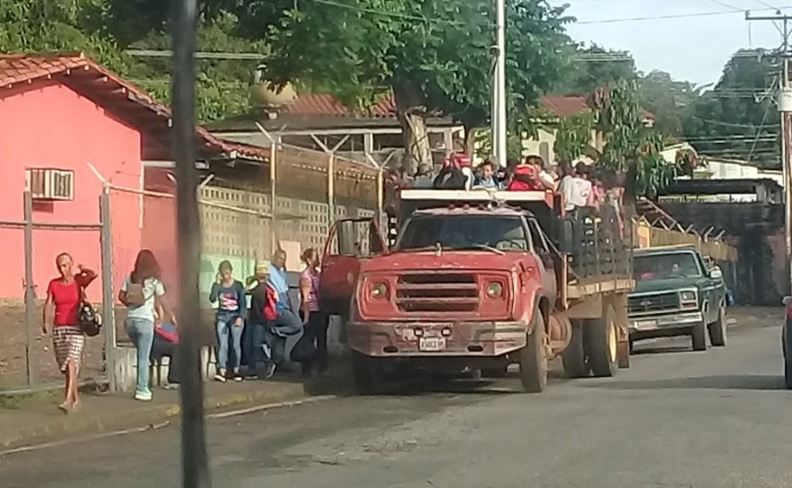 Así se trasladan la mayoría de los usuarios del transporte público en Cojedes #25Oct (Foto)