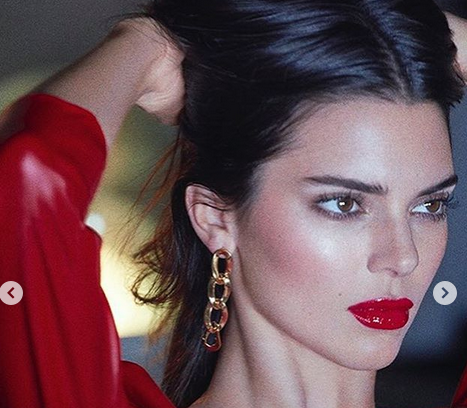 Kendall Jenner cambia la talla XL por la XXS (Fotos)