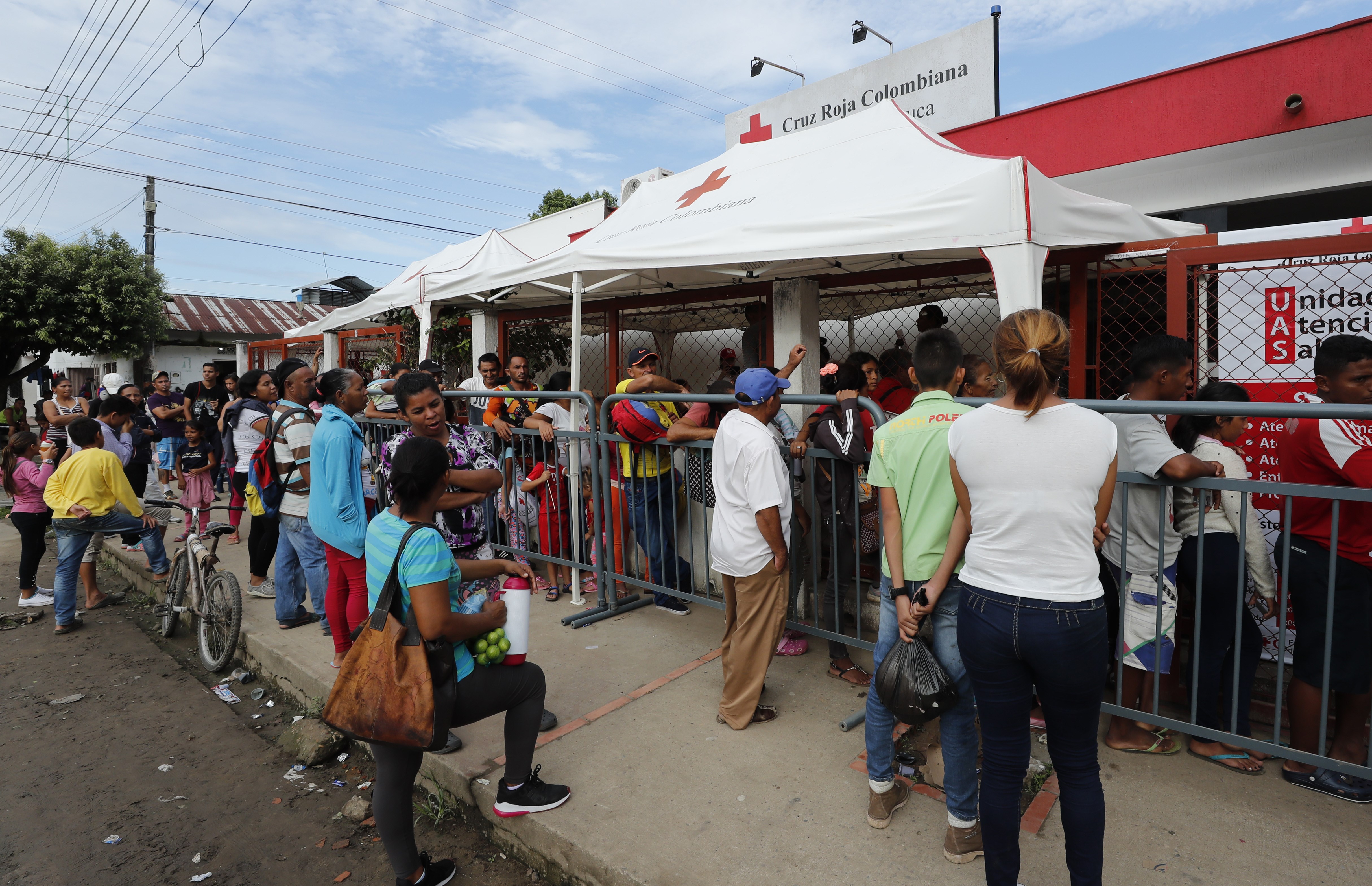 En FOTOS: Venezolanos en Colombia cuentan con un refugio médico en Arauca