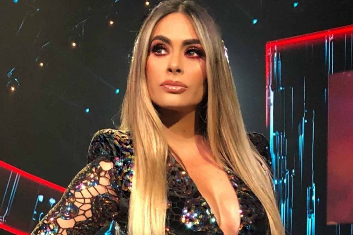 Galilea Montijo mostró los lunares en sus pechos con explícita foto