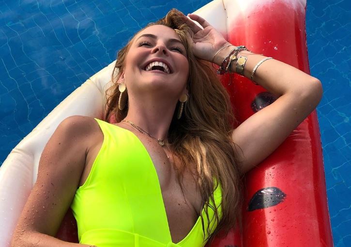 Marjorie De Sousa, bien mojadita en la piscina, hará que se te caiga la baba (FOTO)