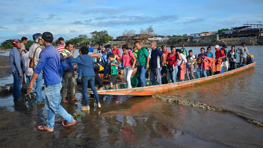 Repatriaron desde Trinidad y Tobago a un primer grupo de 124 venezolanos