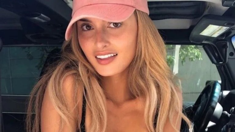 ¡DEOOS MEOO! Julia Rose, la modelo que peló sus senos en un juego de béisbol, publicó nuevo desnudo (FOTO)