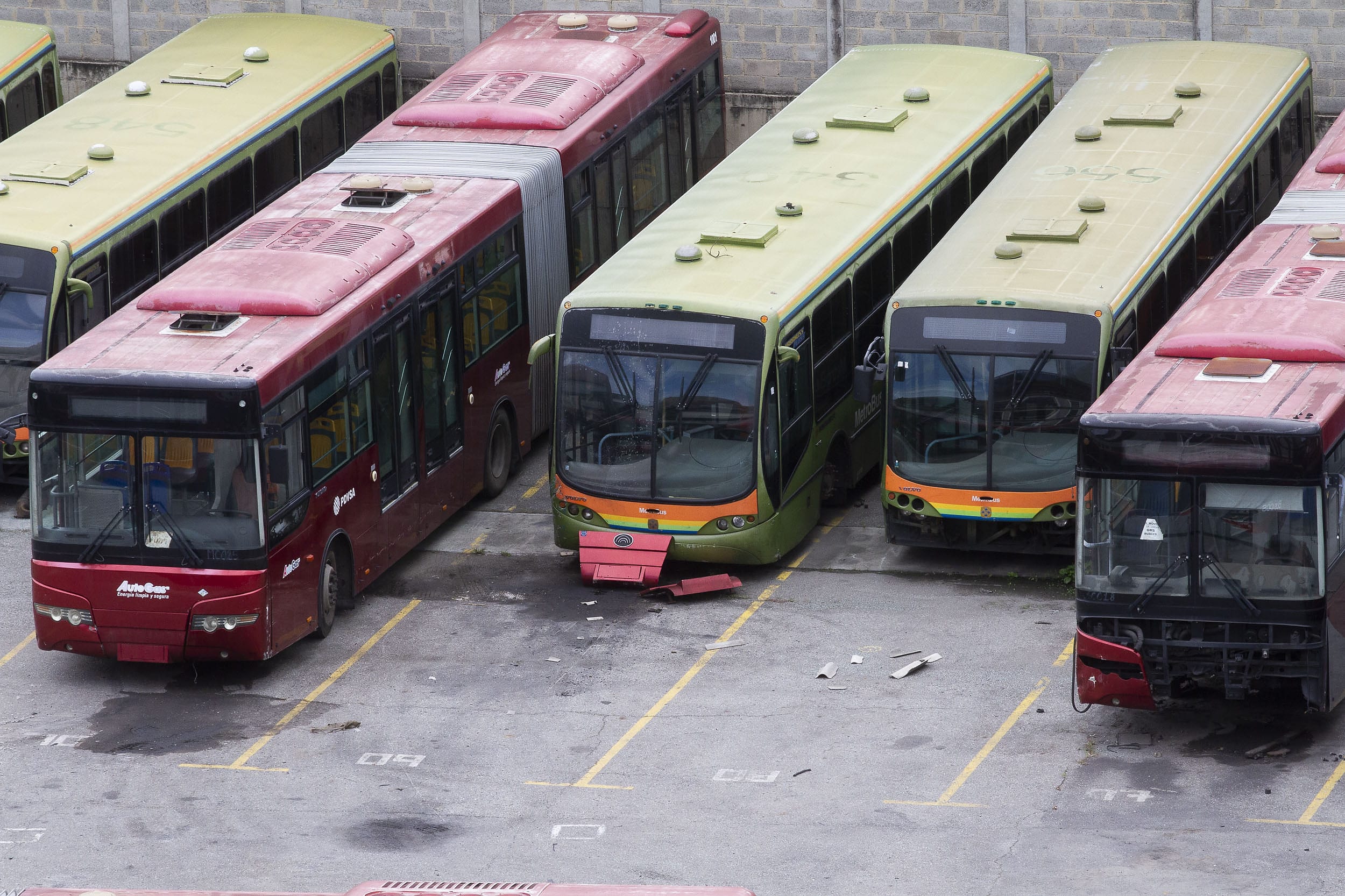 Usuarios pasan roncha esperando MetroBús tras falla en Línea 1 del Metro de Caracas