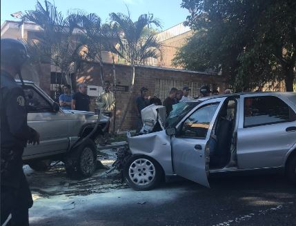 Reportan accidente de tránsito con fallecidos en la avenida principal de Macaracuay #26Dic