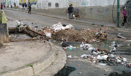 ¡En el olvido! Así de descuidadas se encuentran las calles y avenidas de Caracas #19Dic (Fotos)