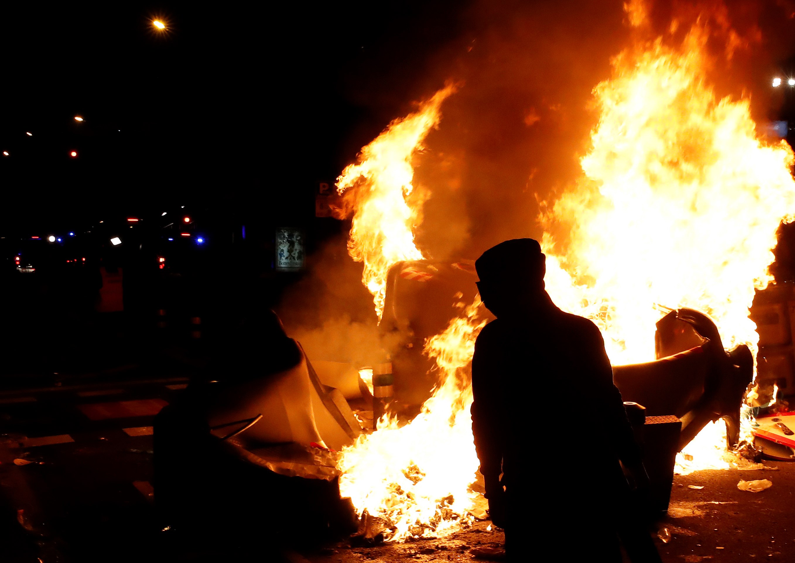 Al menos doce heridos en protestas en los alrededores del Camp Nou durante el Clásico