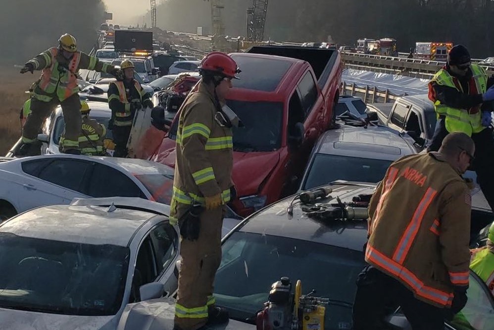 Más de 30 heridos en choque de 63 carros en EEUU