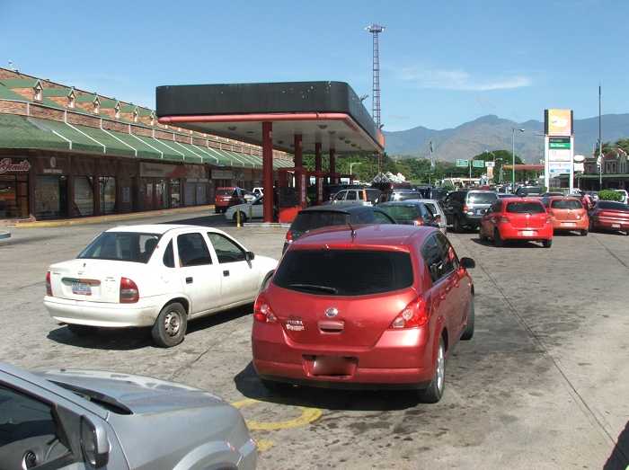 Persisten fallas en suministro de gasolina en Aragua