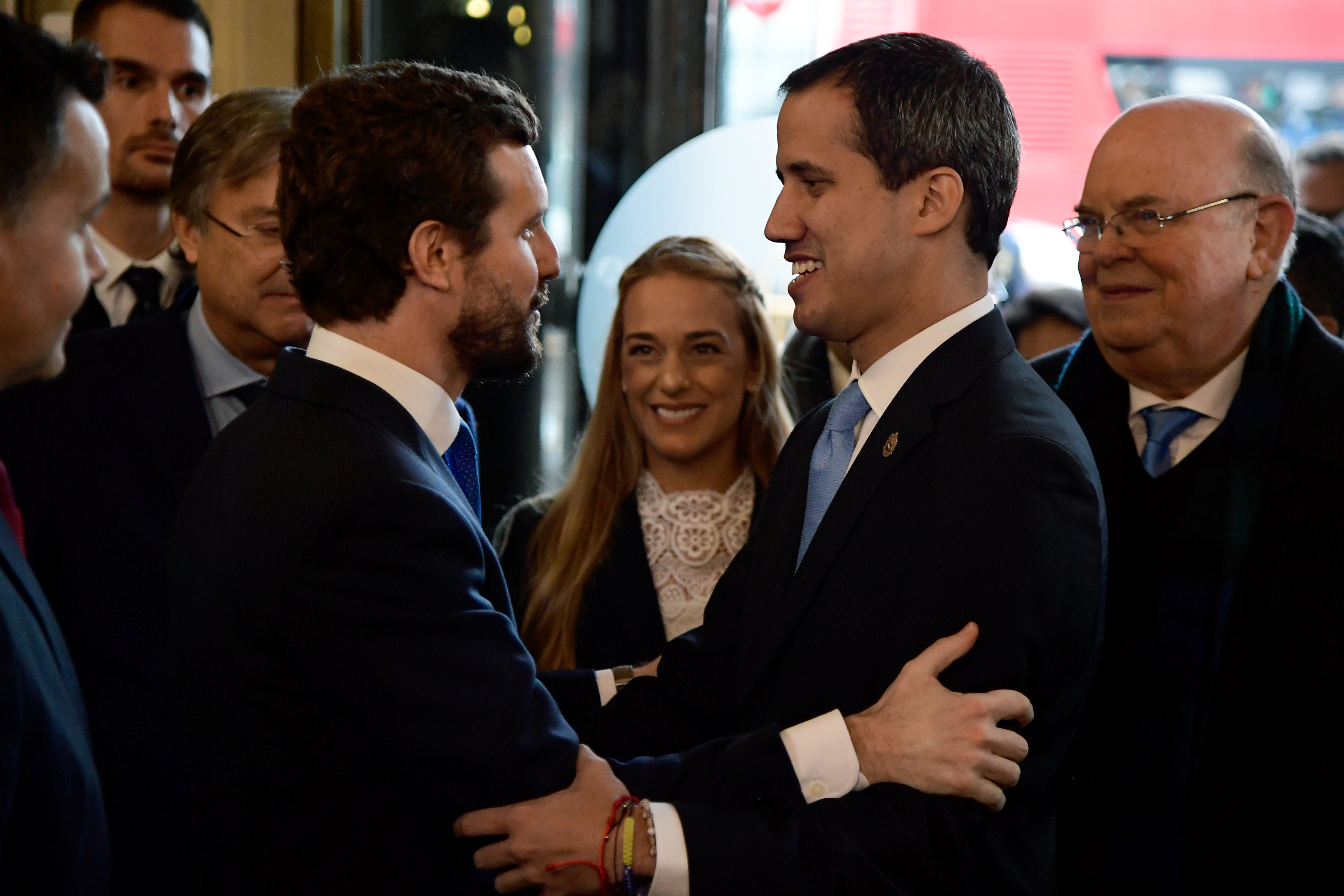 EN VIDEO: Juan Guaidó es recibido por venezolanos en el aeropuerto de Barajas en Madrid