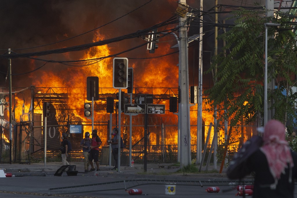 En Chile, muere un manifestante en la peor noche de violencia de este año