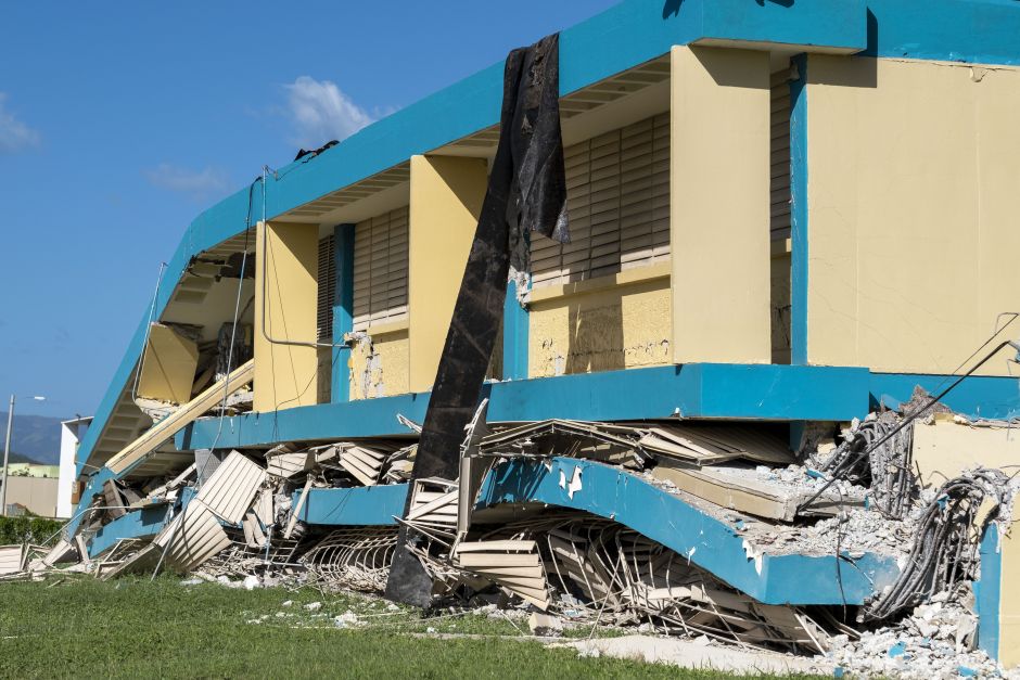 Salvador, el adolescente puertorriqueño que da luz a víctimas de huracanes