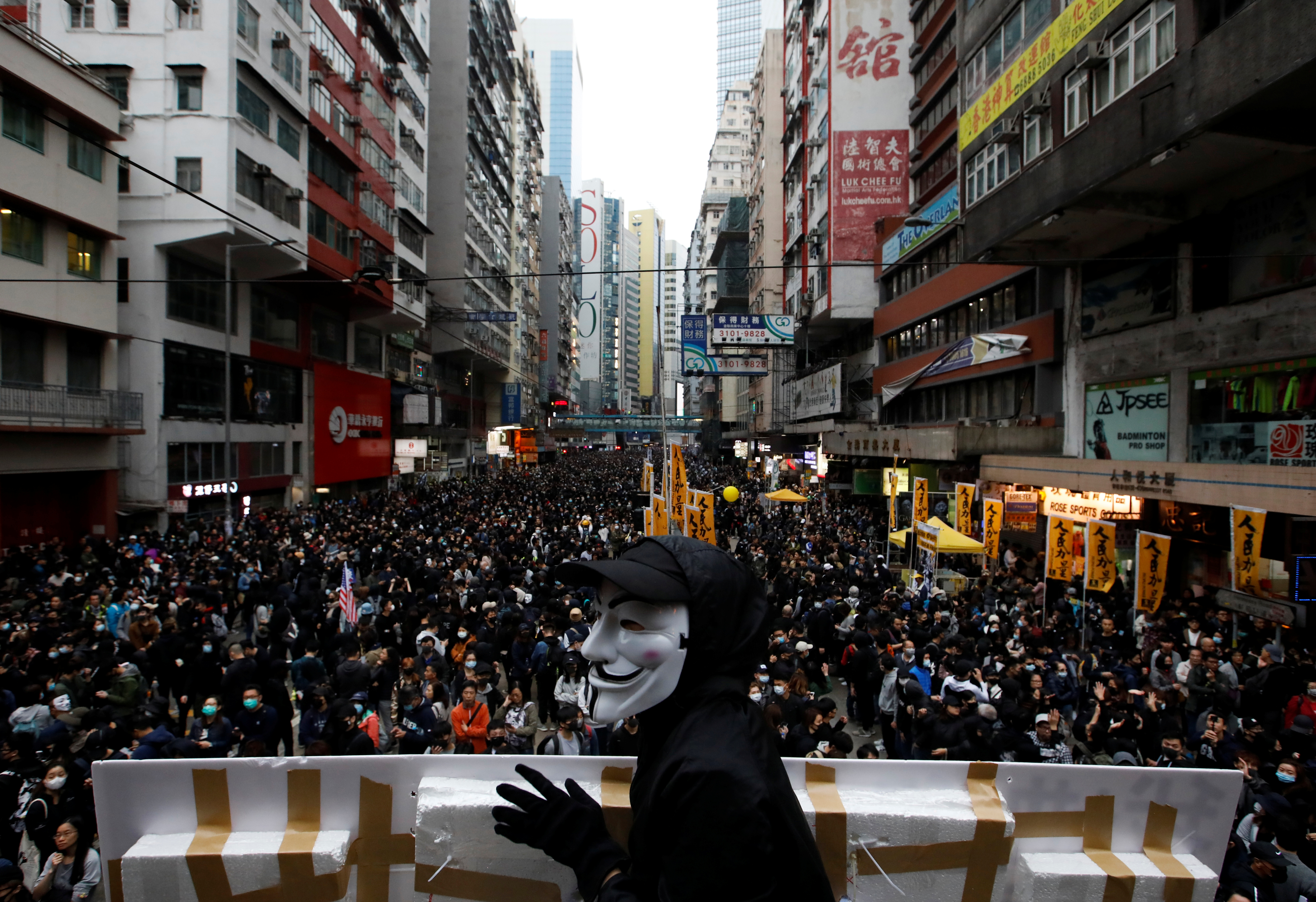 La tensión vuelve a Hong Kong con enfrentamientos durante la marcha de Año Nuevo
