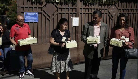 Familiares recibieron restos de personas asesinadas por Ejército salvadoreño en 1982