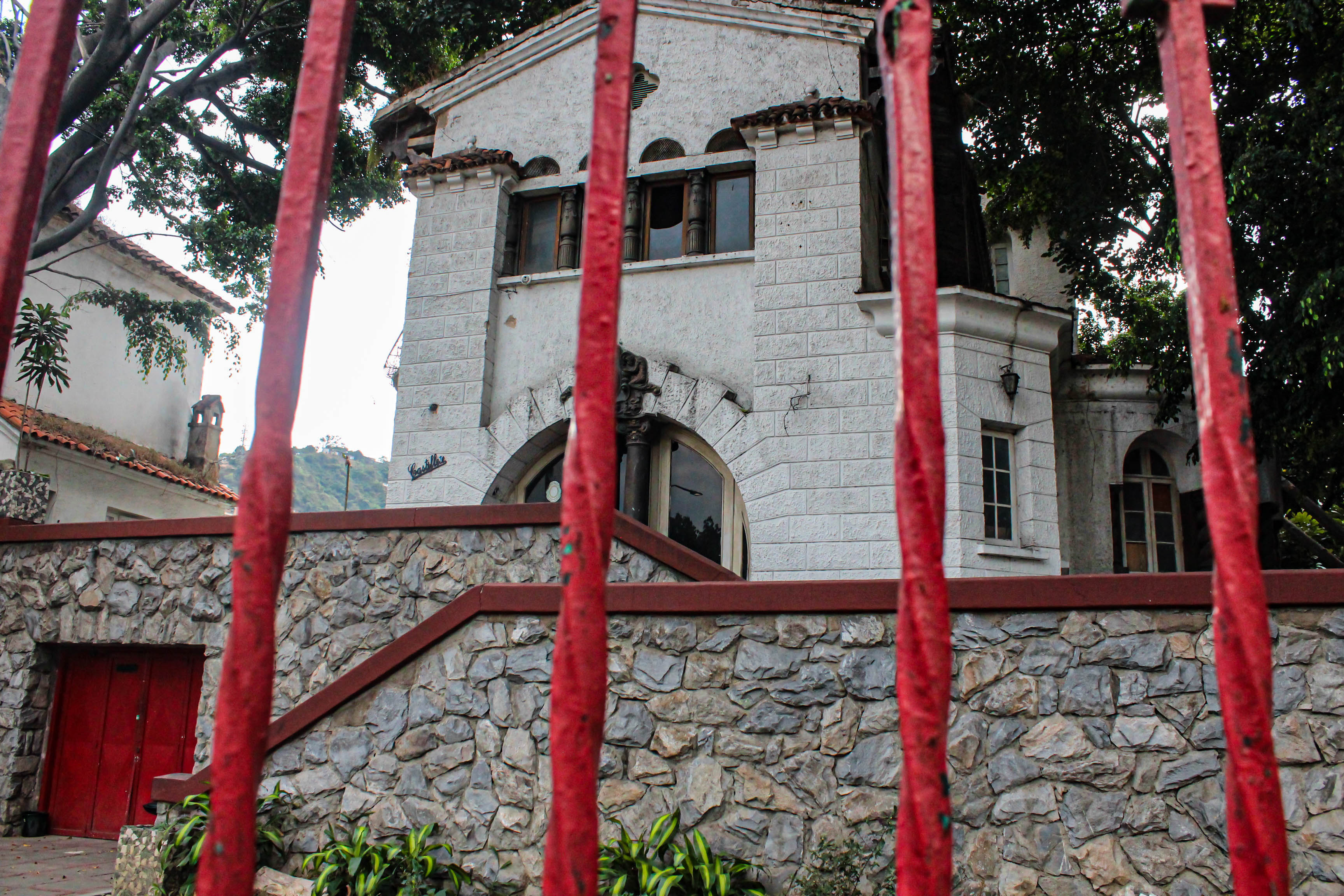 Casas Patrimonio Cultural en Caracas: Abandonadas y en manos del chavismo (Fotos + video)